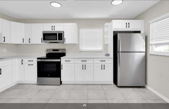 1900 45th St S. (b) photos photos