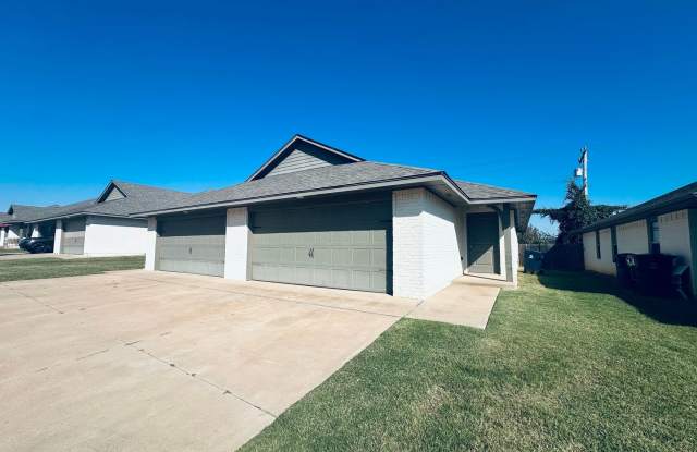 2 Bed 2 Bath 2 Car Garage Duplex In North OKC photos photos 2 Bed 2 Bath 2 Car Garage Duplex In North OKC photos photos