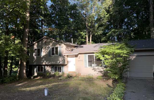 20761 White Oak Dr Gallery 1