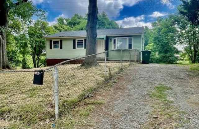 Spacious 5 Bedroom 2 Bath. This Home is Located in the Smallwood Community. photos photos