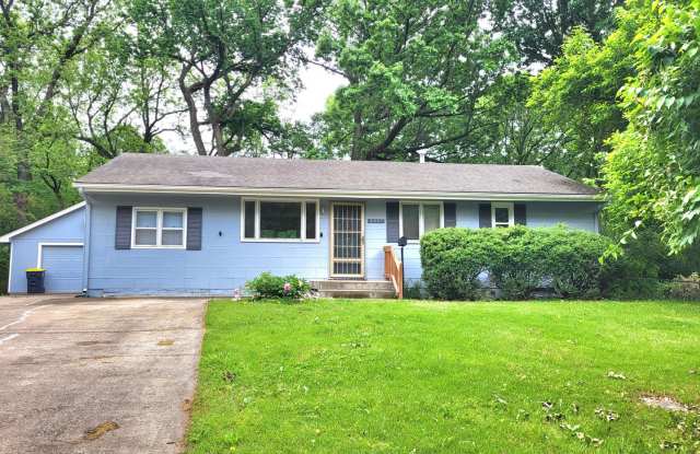 Charming 3BR Home in KC w/ Large Yard & Pool Table (Bonus!) photos photos Charming 3BR Home in KC w/ Large Yard & Pool Table (Bonus!) photos photos
