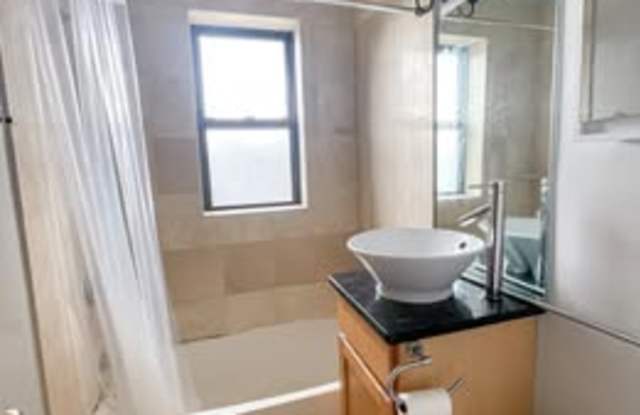 6738 North Glenwood Avenue Gallery 4