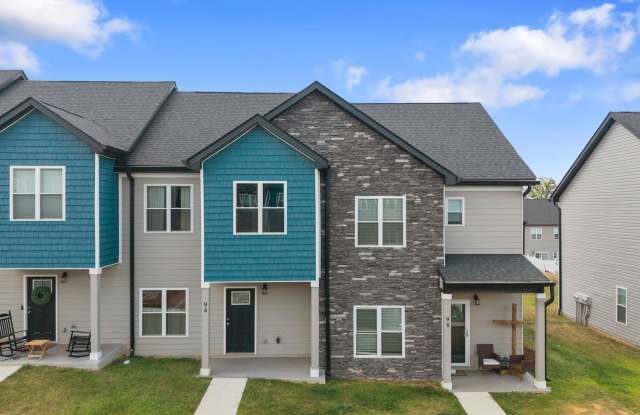 3 Bedroom || 2.5 Bathroom - Townhome Gallery 1