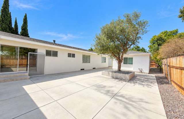 6 Bedroom 3 Bath- Large rooms, AC & FLAT ENERGY BILLS Gallery 4