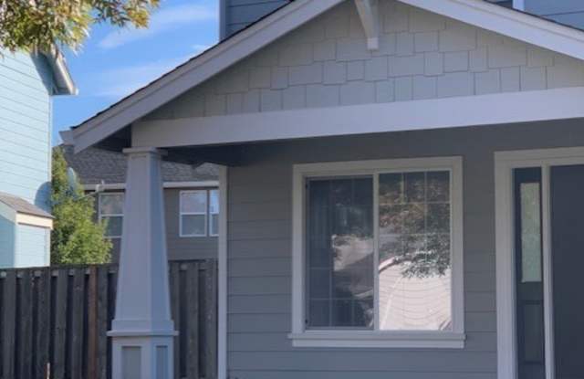 Available Now: 4 Bedroom Home in Willamette Landing Gallery 3