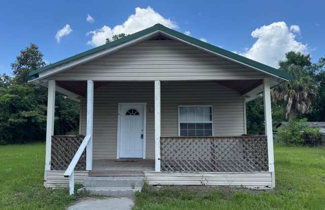 Charming 3 bedroom, 2 bath Florida Cracker-style home in Lake City photos photos Charming 3 bedroom, 2 bath Florida Cracker-style home in Lake City photos photos