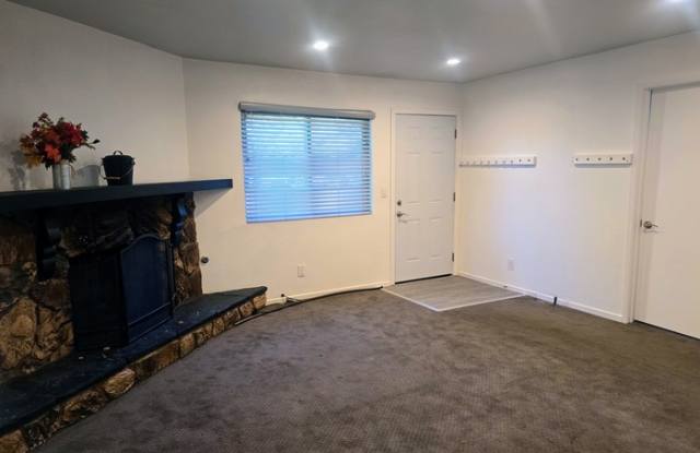 1352 Club View Drive Gallery 2