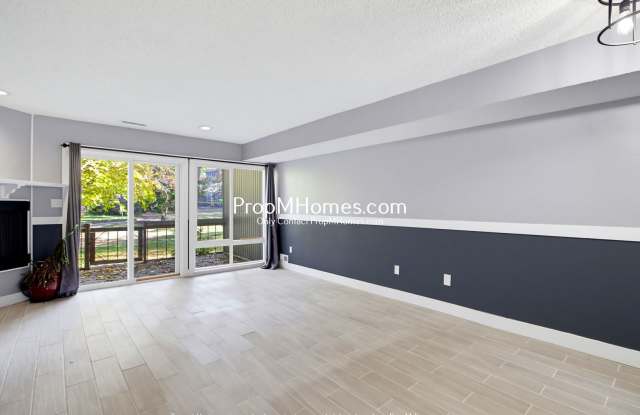 Beautiful 2 Bedroom Beaverton Condo with Patio! Gallery 4