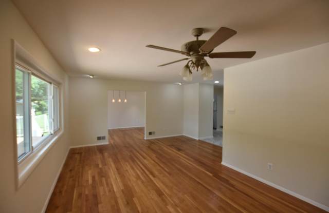 Fantastic 4BR/ 3BA Rambler in Aspen Hill Gallery 4