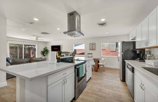 Spacious Furnished 5 Bed / 2 Bath Single Family Home with Private Pool in Las Vegas Gallery 4