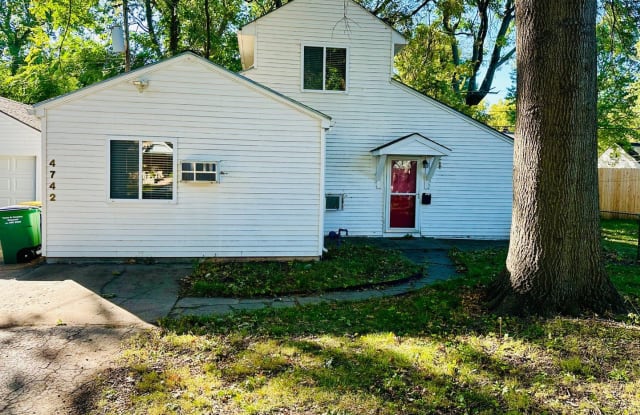 4742 Falmouth - 4742 Falmouth Street, Roeland Park, KS 66205
