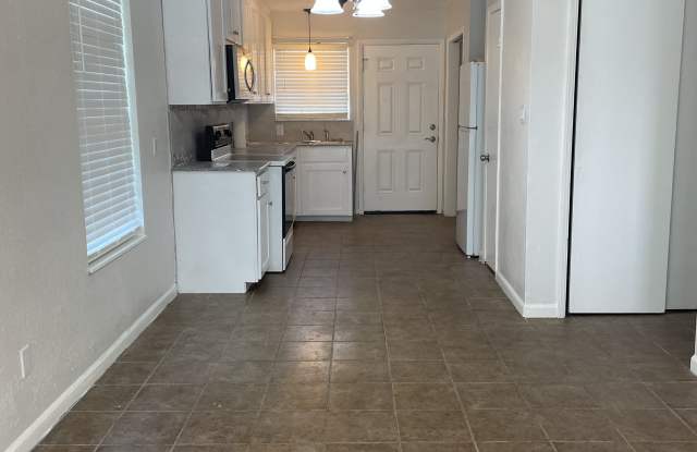 107 Lakeside Circle, Apt B photos photos