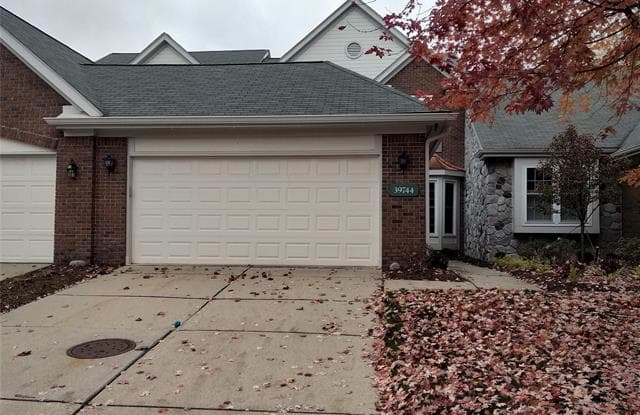 39744 GLENVIEW Court - 39744 Glenview Ct, Wayne County, MI 48168