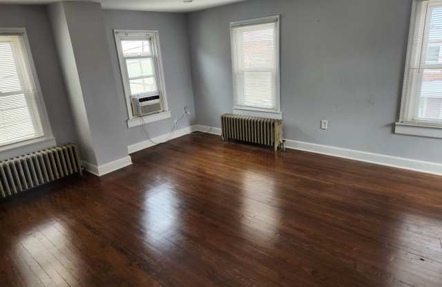 Charming 1BR Duplex in Clifton Heights Gallery 4