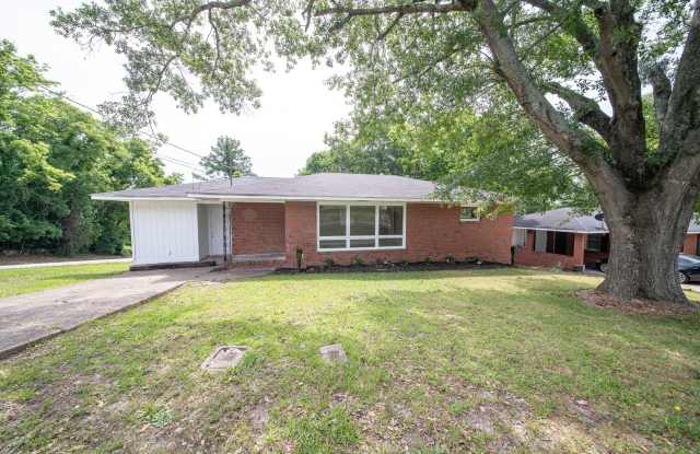 Coming Soon! Spacious 5 Bedroom 3 Bath Home photos photos