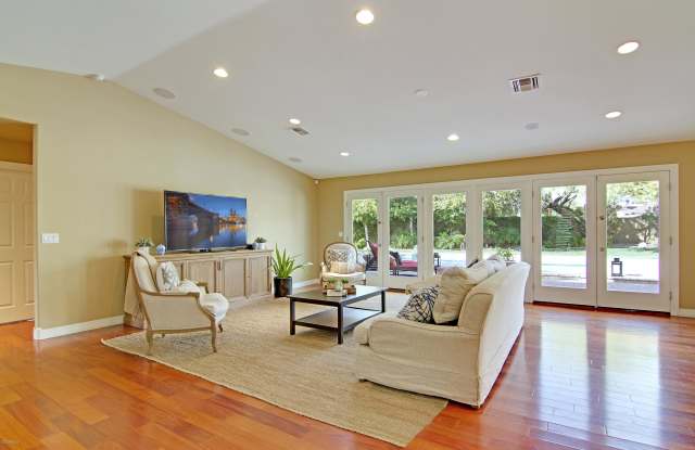 3234 E COLTER Street Gallery 2