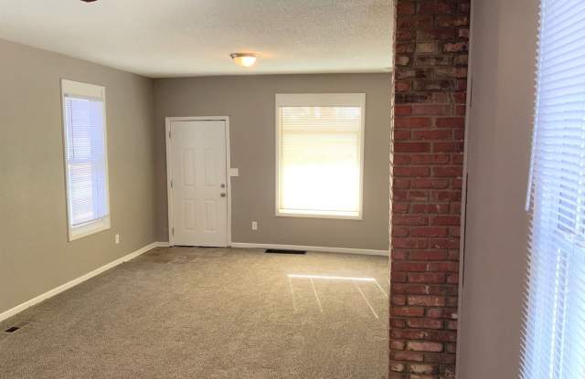 2 Bed, 1 Bath, Ranch-Style House!! Gallery 3