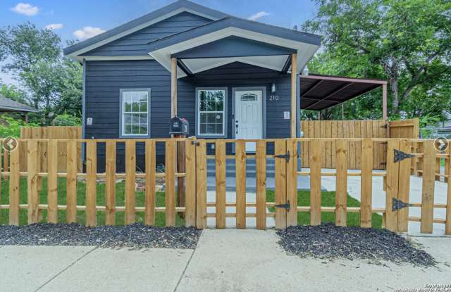 210 N San Jacinto photos photos