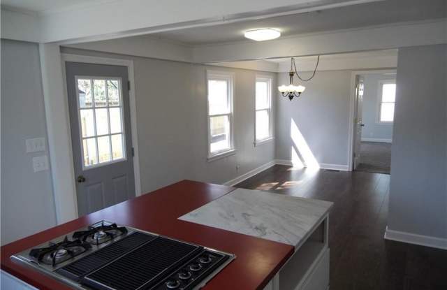 6868 N Keystone Ave Gallery 4