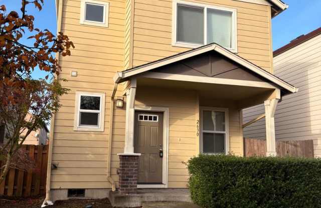 Well Maintained Spacious 4 BD Home with Granite Countertops, Hardwood Floors, High Ceilings, Great Location! photos photos