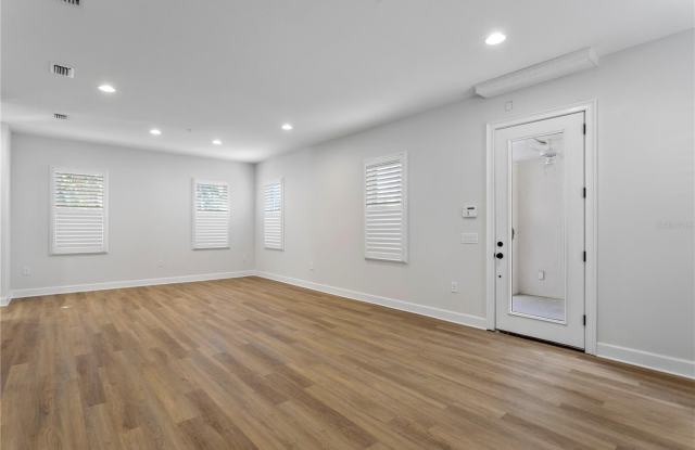 1905 W BRISTOL AVENUE Gallery 4