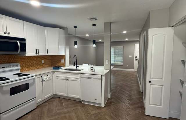 Charming Two-Story Townhome in Winter Springs - MOSS COVE TOWNHOMES photos photos