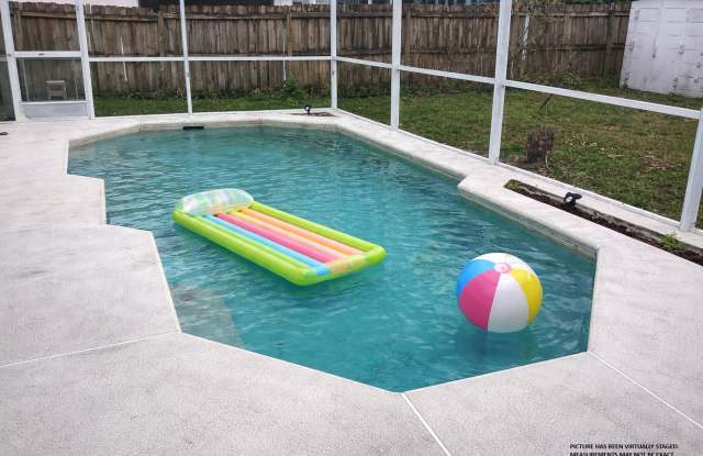 3/2 Pool Home Gallery 4
