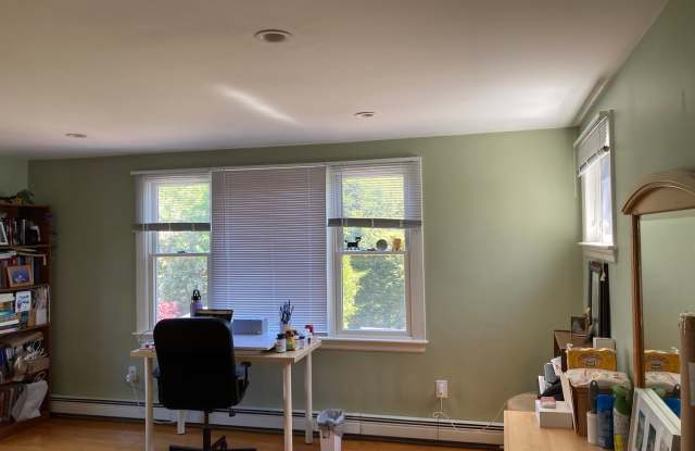 Beautiful single family house in a prime location in Newton Gallery 4