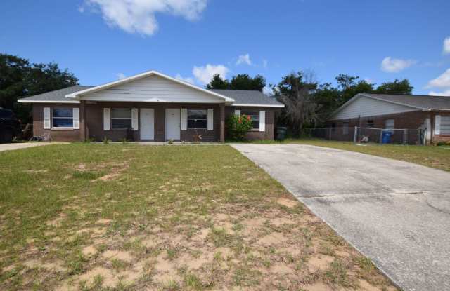 2 Bedroom 1 Bath Duplex For Rent at 933 Char Mil Avenue South Lake Alfred, FL 33850 Gallery 2