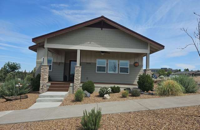 Home with Mountain View *Fully Furnished - 1040 Southeast Greenleaf Lane, Madras, OR 97741