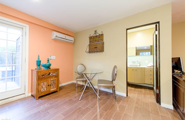 5995 Saturn Street - 5995 Saturn Street, Los Angeles, CA 90035