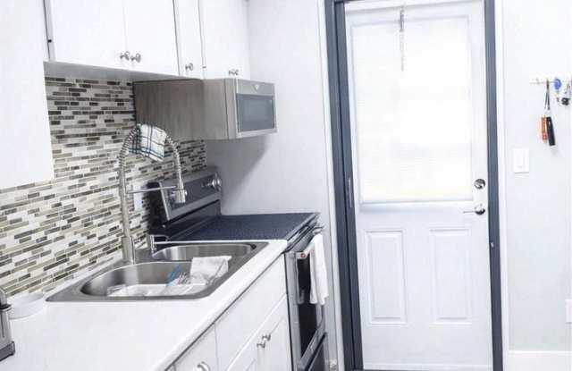 6 Aztec Lily Lane Gallery 2