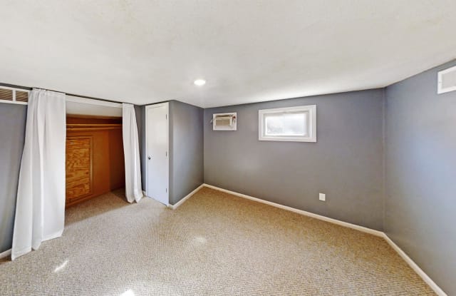 2285 East Red Bridge RoadBEDROOM 3A - 658790https://livehomeroom.com/2404 - 2285 East Red Bridge Road, Kansas City, MO 64131