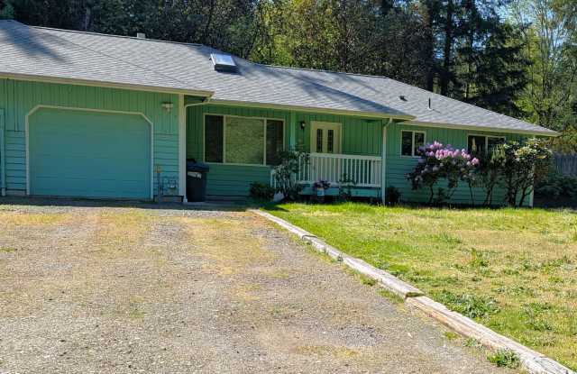 MUST SEE!! Spacious 2 Bedroom Duplex Close to Everything and Hidden in Chico photos photos