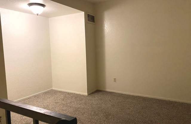 Charming 2BD/1BA Home in Bakersfield's 93309 — HOA Community, Fully Equipped, Washer & Dryer Included & Small Pets Welcome! Gallery 3