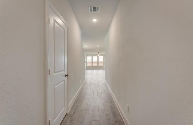 1601 Cloud Cover View Gallery 4