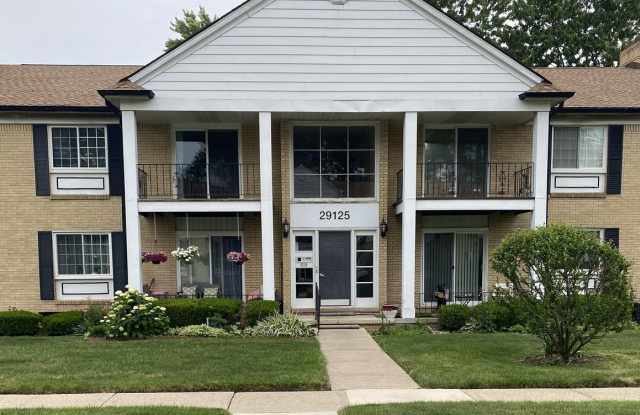 2 Bedroom Apartment for Lease in Warren-Water Included! Gallery 1