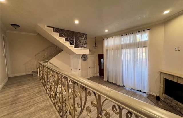 13243 Vanowen photos photos