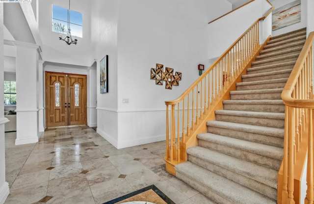 Spacious 5BR House in Antioch Gallery 4
