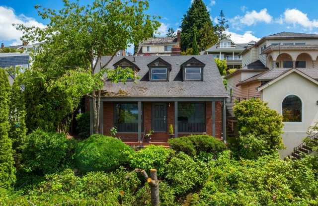 Historic Laurelhurst Home ~ Quiet Neighborhood~ Stunning Water View! 4 Mins to U Village/UW photos photos