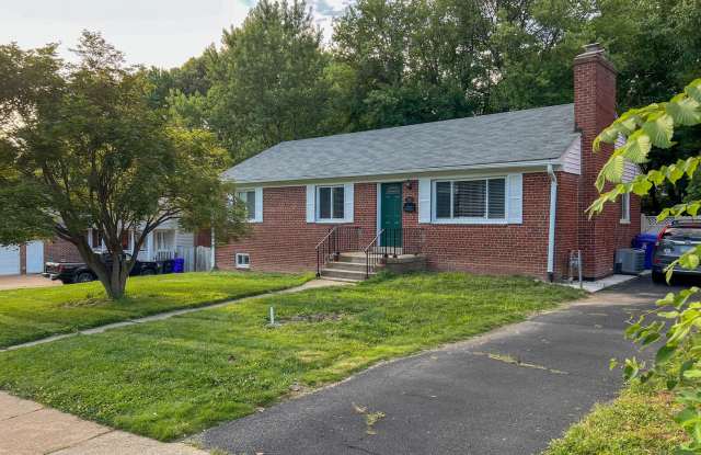 50's Rambler with 5 BR  3 BA in One of the Best Locations in Arlington photos photos