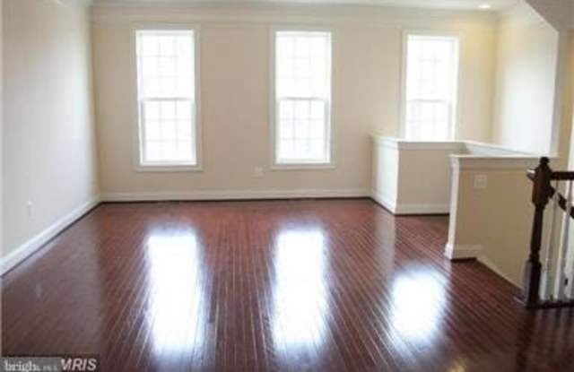 688 PULLMAN Place Gallery 4