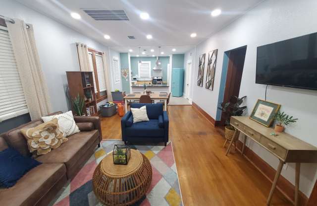1605 South Elm Street Gallery 4