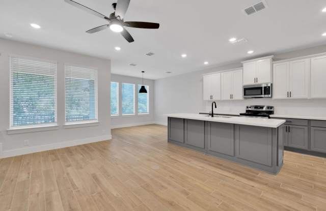 Beautiful Townhome with Loft Available! - Florence Floor-plan 2 Weeks RENT FREE! Gallery 3