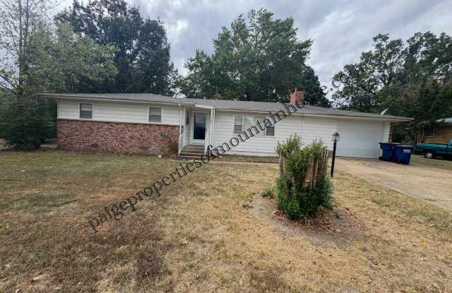 3 Bedroom, 2 Bath Home Near Baxter Regional Hospital Gallery 1