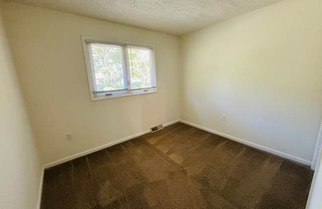 4 Bedroom 2.5 Bath Townhouse Gallery 3