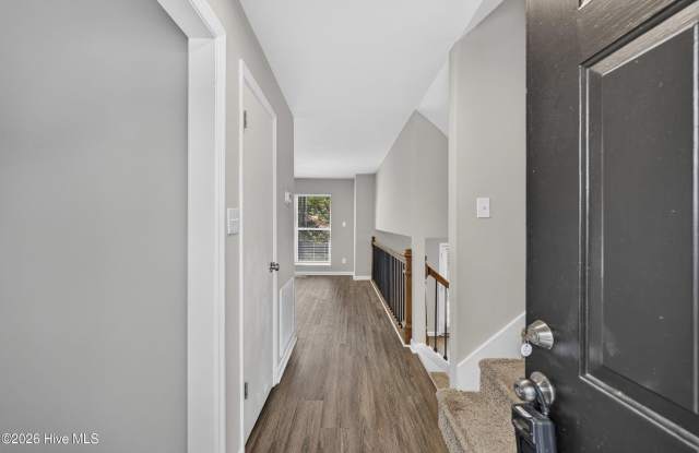 2712 Fair Oak Court Gallery 3