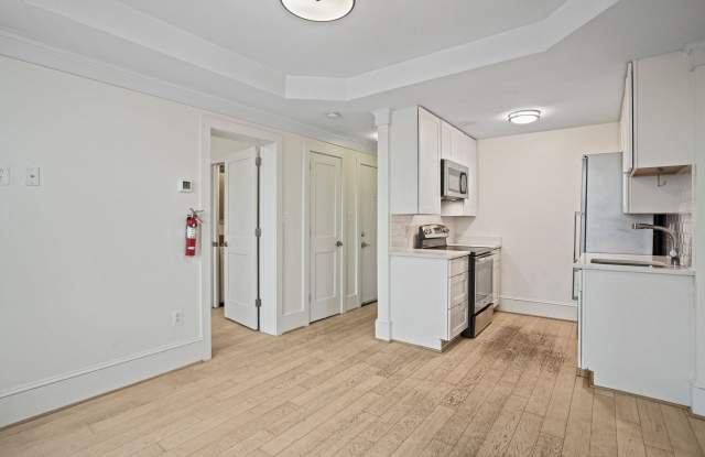 Bright Two-Bedroom in Columbia Heights | Pet frienldy! Gallery 3
