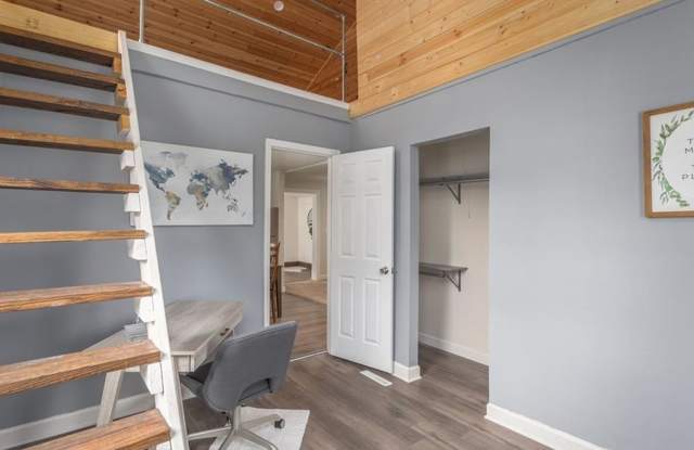 2/ 1 Home for Rent! Gallery 4