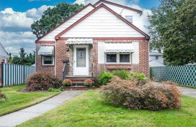249 Claflin Boulevard - 249 Claflin Boulevard, Franklin Square, NY 11010